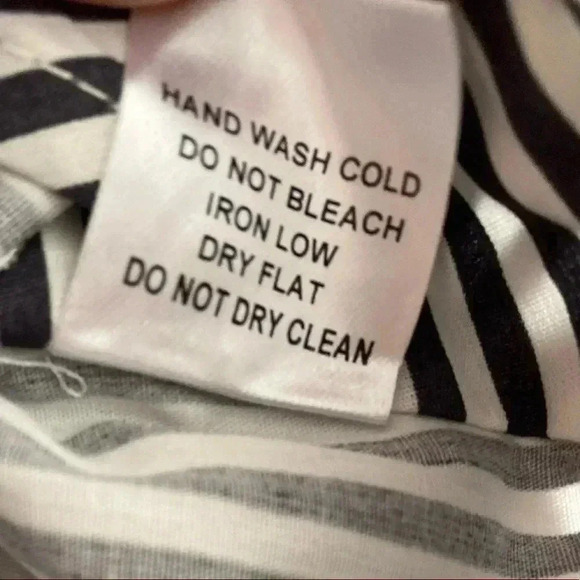 🆕Stripped Flounce Crop Top Twist Front S🆕 - Picture 10 of 10